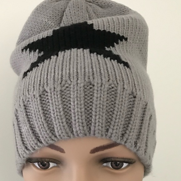 Black Star Hat Attack Gray beanie - Picture 7 of 8